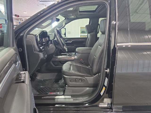 Used 2026 Chevrolet Silverado 3500 LTZ w/ LTZ Plus Package AWD/4WD image 23