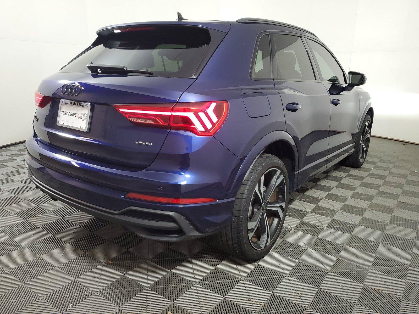 Used 2024 Audi Q3 2.0T Premium Plus w/ Premium Plus Package AWD/4WD image 6
