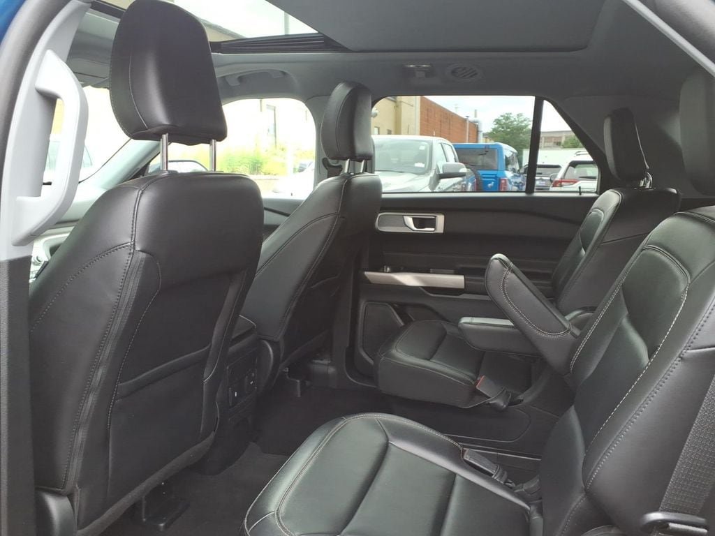 Used 2023 Ford Explorer XLT w/ Equipment Group 202A AWD/4WD image 13