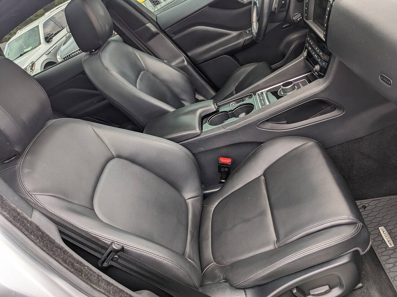 Used 2017 Jaguar F-PACE Premium AWD/4WD image 19