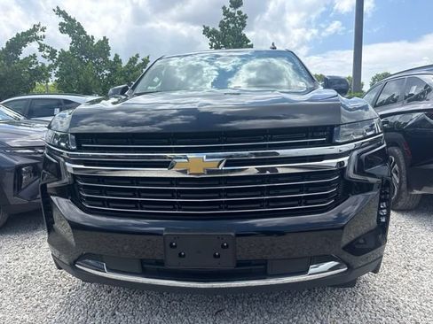 Used 2024 Chevrolet Suburban LT RWD image 2