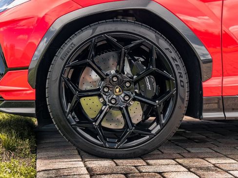 Used 2024 Lamborghini Urus Performante AWD/4WD image 15