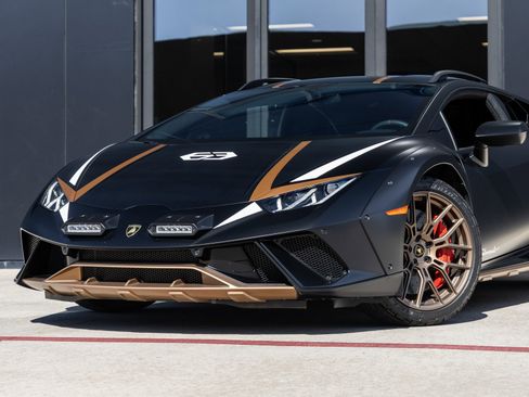 Used 2024 Lamborghini Huracan Sterrato image 3