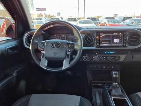 Used 2021 Toyota Tacoma TRD Off-Road image 8