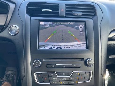 Used 2018 Ford Fusion SE w/ Equipment Group 201A FWD image 27
