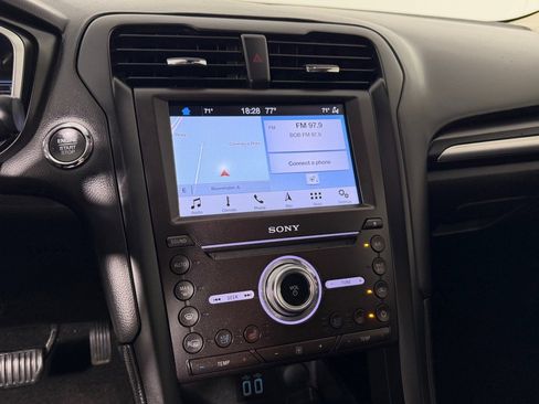 Used 2019 Ford Fusion Titanium image 18