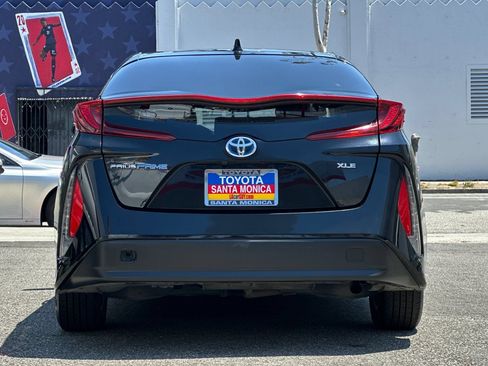 Used 2021 Toyota Prius Prime XLE w/ Carpet Mat Package (TMS) FWD image 5