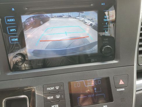 Used 2017 Toyota Sienna SE w/ SE Preferred Package image 49