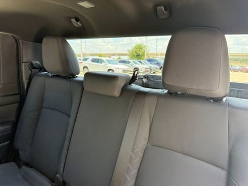 Used 2025 Toyota Tacoma SR5 AWD/4WD image 21