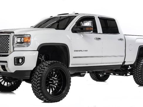 Used 2016 GMC Sierra 2500 Denali w/ Duramax Plus Package image 2