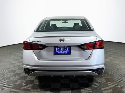 Used 2025 Nissan Altima 2.5 SV FWD image 6