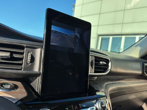 Used 2021 Ford Explorer Platinum w/ Equipment Group 601A image 22