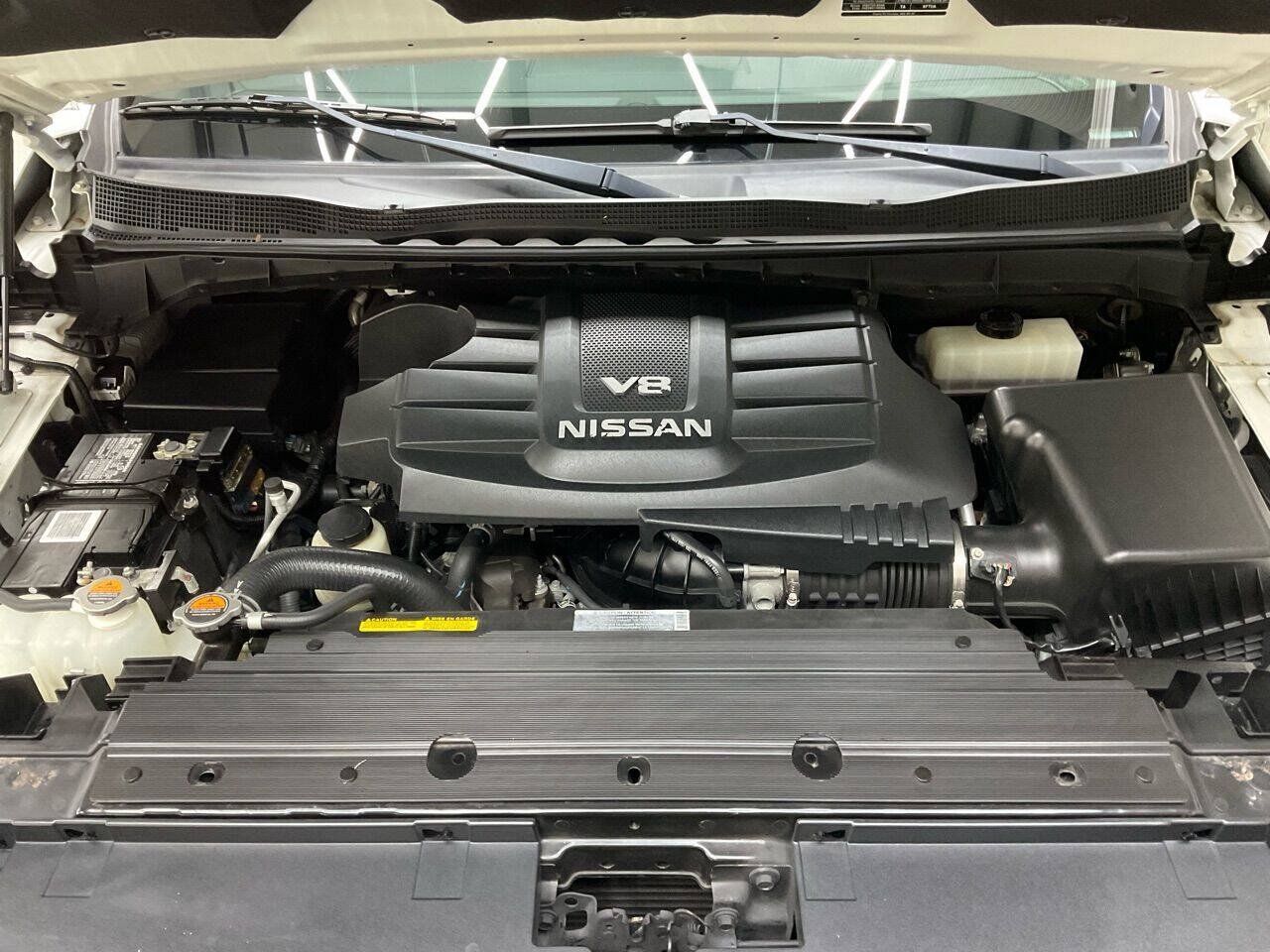 Used 2018 Nissan Titan SV AWD/4WD image 7