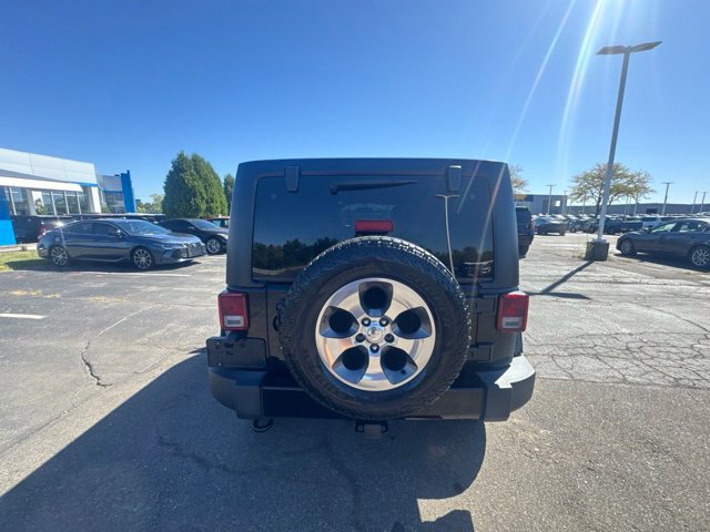 Used 2016 Jeep Wrangler Unlimited Sahara w/ Connectivity Group AWD/4WD image 13