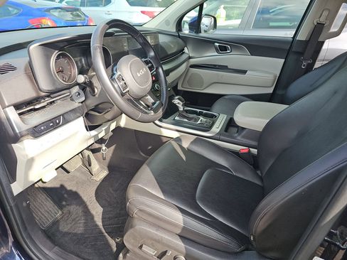 Used 2022 Kia Carnival LX FWD image 7