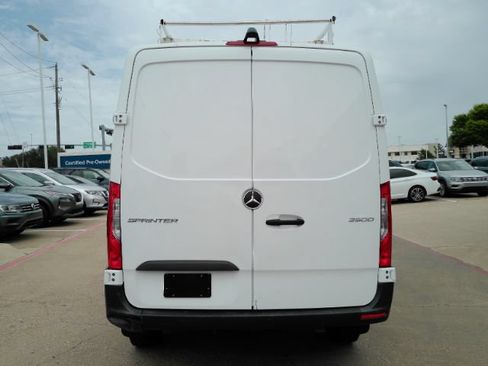 Used 2024 Mercedes-Benz Sprinter 2500 image 12
