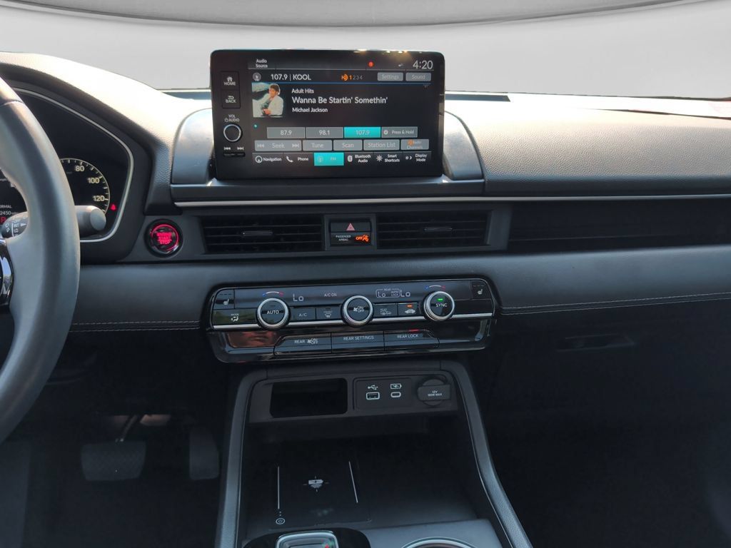 Used 2025 Honda Pilot Touring image 18