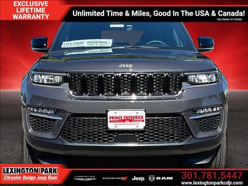 Used 2025 Jeep Grand Cherokee Limited AWD/4WD image 2