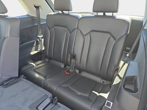 Used 2019 Audi Q7 2.0T Premium w/ Convenience Package AWD/4WD image 16