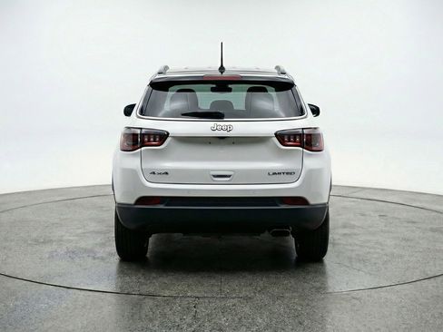 Used 2025 Jeep Compass Latitude image 7