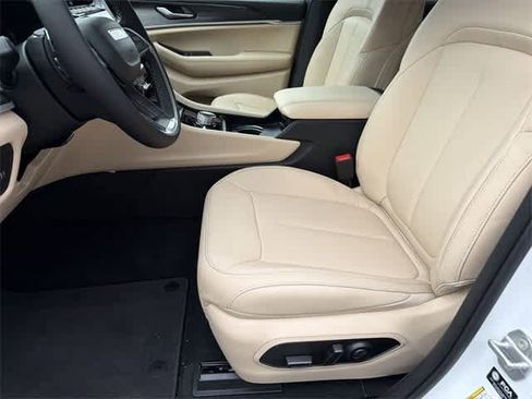 New 2025 Jeep Grand Cherokee L Limited image 17