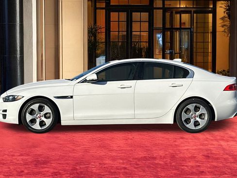 Used 2017 Jaguar XE image 3