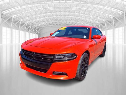 Used 2018 Dodge Charger R/T RWD image 2
