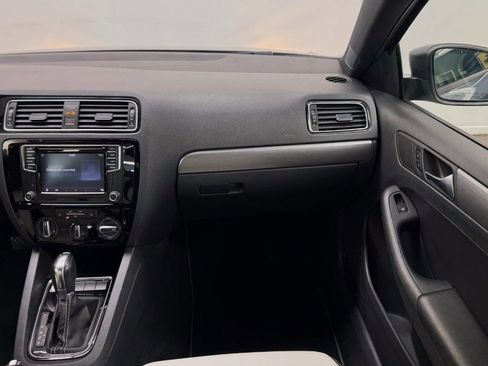 Used 2016 Volkswagen Jetta Sport image 40