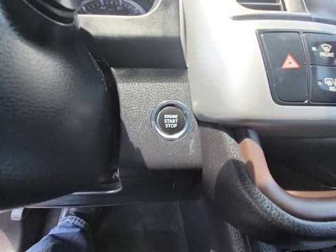 Used 2019 Toyota Highlander XLE FWD image 17