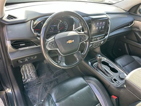 Used 2020 Chevrolet Traverse LT w/ LT Premium Package image 9