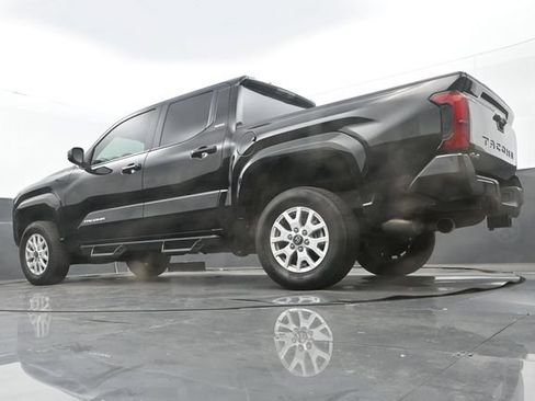 Used 2024 Toyota Tacoma SR5 AWD/4WD image 10