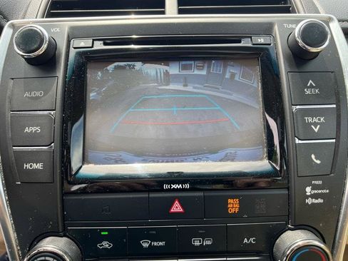 Used 2017 Toyota Camry LE w/ Moonroof Package FWD image 17