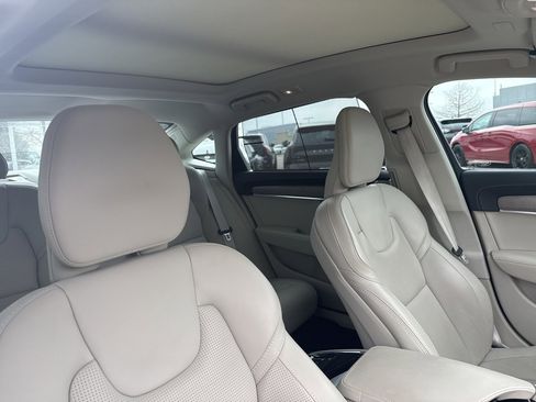 Used 2023 Volvo S90 B6 Ultimate image 13