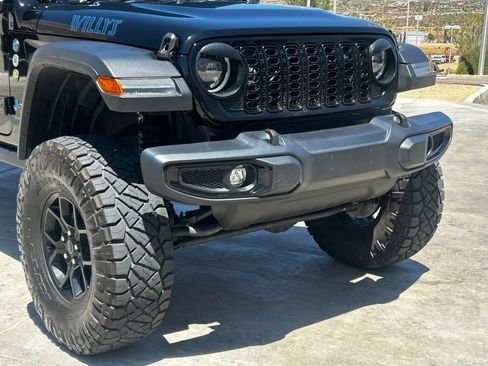 Used 2024 Jeep Wrangler Unlimited AWD/4WD image 12