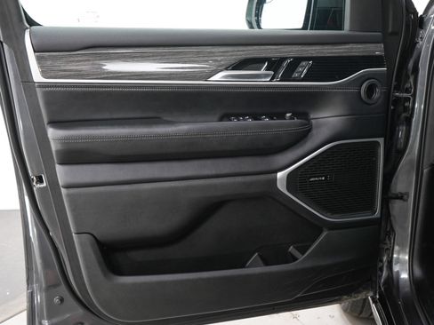 Used 2022 Jeep Wagoneer Series II w/ Convenience Group I AWD/4WD image 22