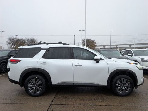 New 2025 Nissan Pathfinder SV image 3