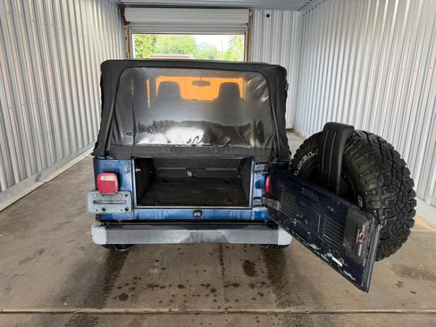 Used 2005 Jeep Wrangler Unlimited AWD/4WD image 11