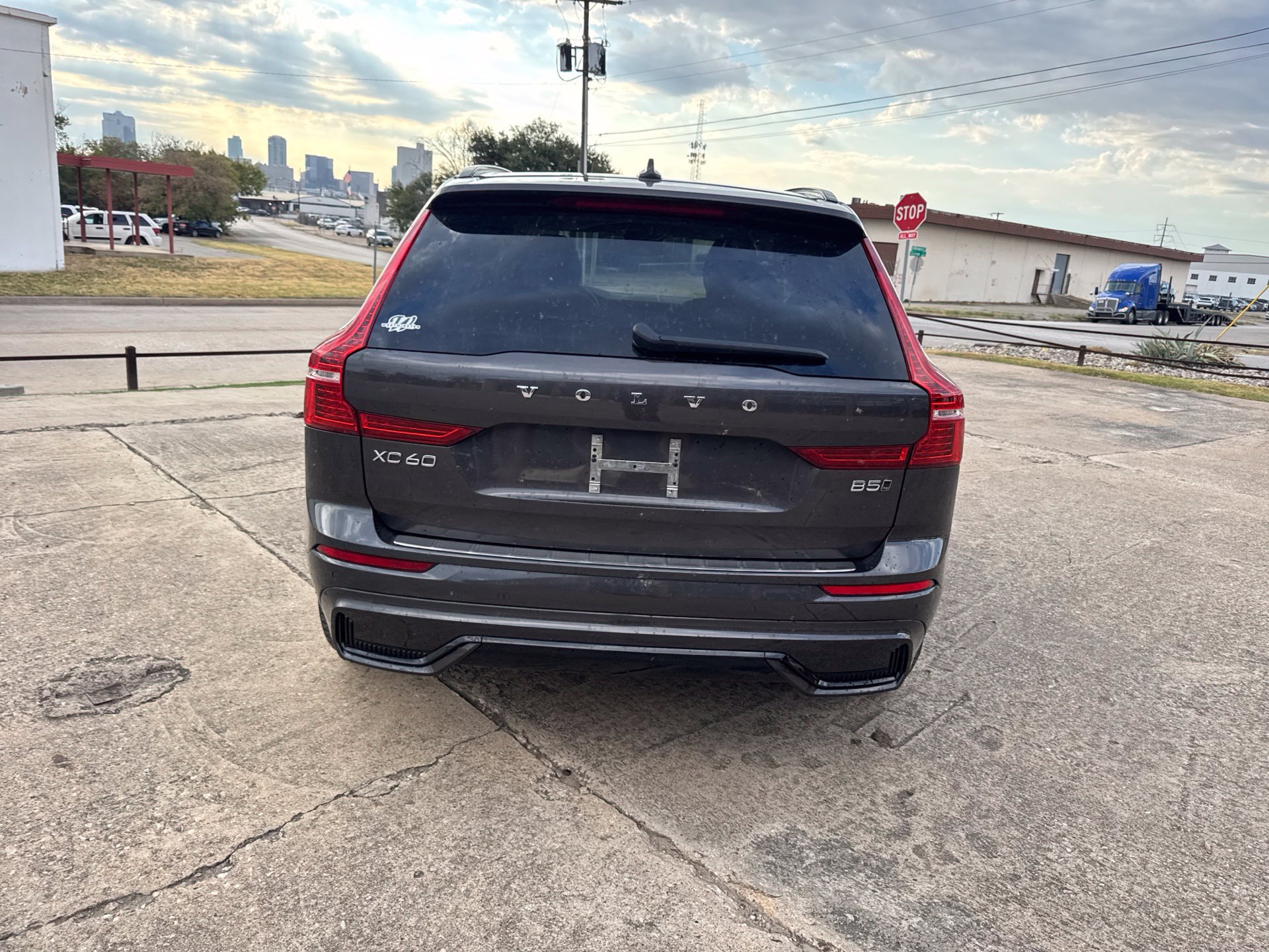 Used 2024 Volvo XC60 B5 Plus w/ Protection Package Premier AWD/4WD image 9