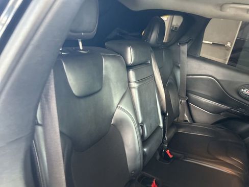 Used 2019 Jeep Cherokee Latitude Plus image 24