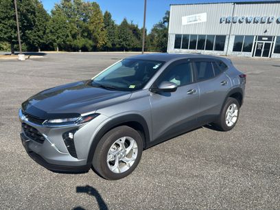 Used 2024 Chevrolet Trax LS w/ LS Convenience Package