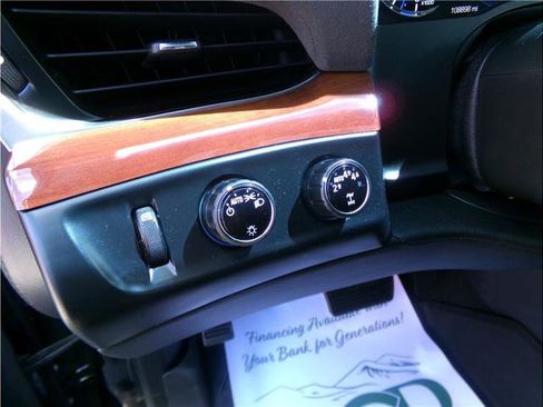 Used 2019 Cadillac Escalade Luxury image 3