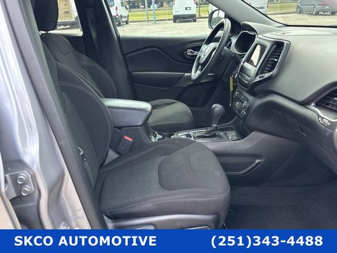 Used 2021 Jeep Cherokee Latitude image 11