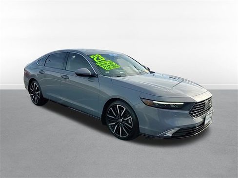 Used 2023 Honda Accord Touring image 3