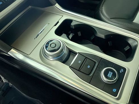 Used 2022 Ford Explorer XLT w/ Equipment Group 202A image 17
