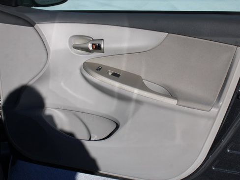 Used 2010 Toyota Corolla LE image 17