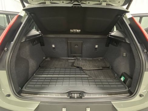 Certified 2024 Volvo XC40 B5 Plus w/ Protection Package Premier image 9