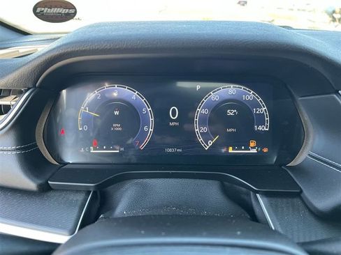 Used 2025 Jeep Grand Cherokee Altitude AWD/4WD image 12