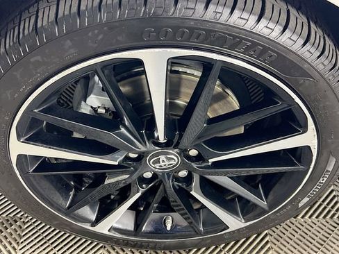 Used 2019 Toyota Camry XSE FWD image 33