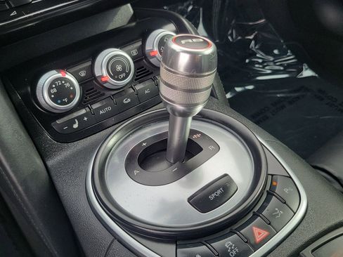 Used 2012 Audi R8 V10 image 25