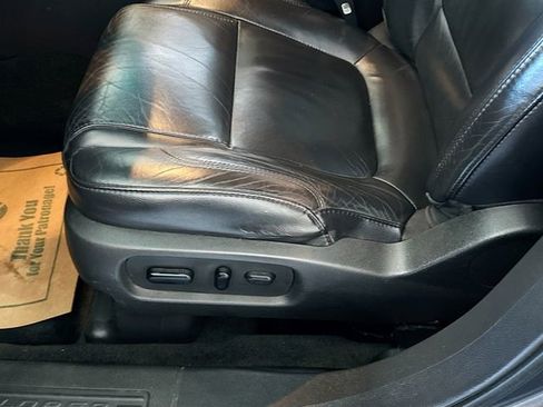 Used 2013 Ford Explorer XLT image 19